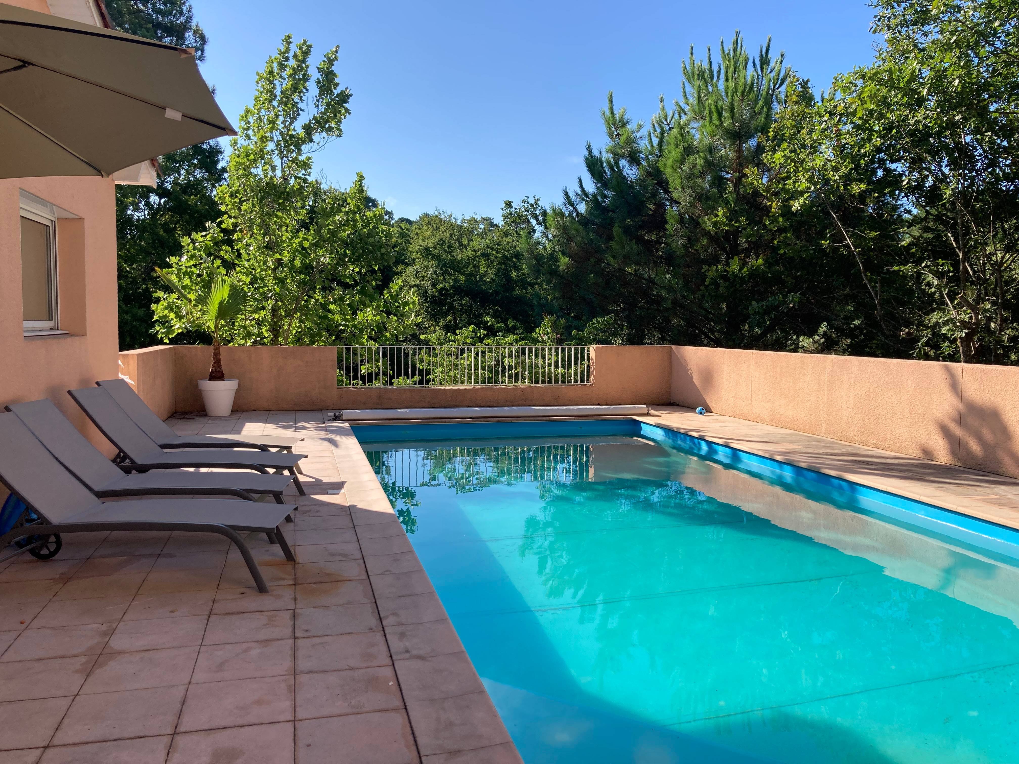 Loue grande villa confortable avec piscine, au calme, lac et golf de Biscarrosse, 14 couchages