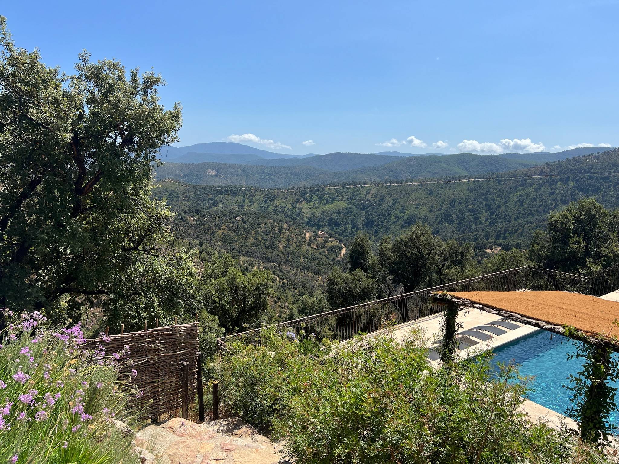 Loue villa 6 chambres climatisées et 12 couchages, vue à couper le souffle - La Garde-Freinet (83)