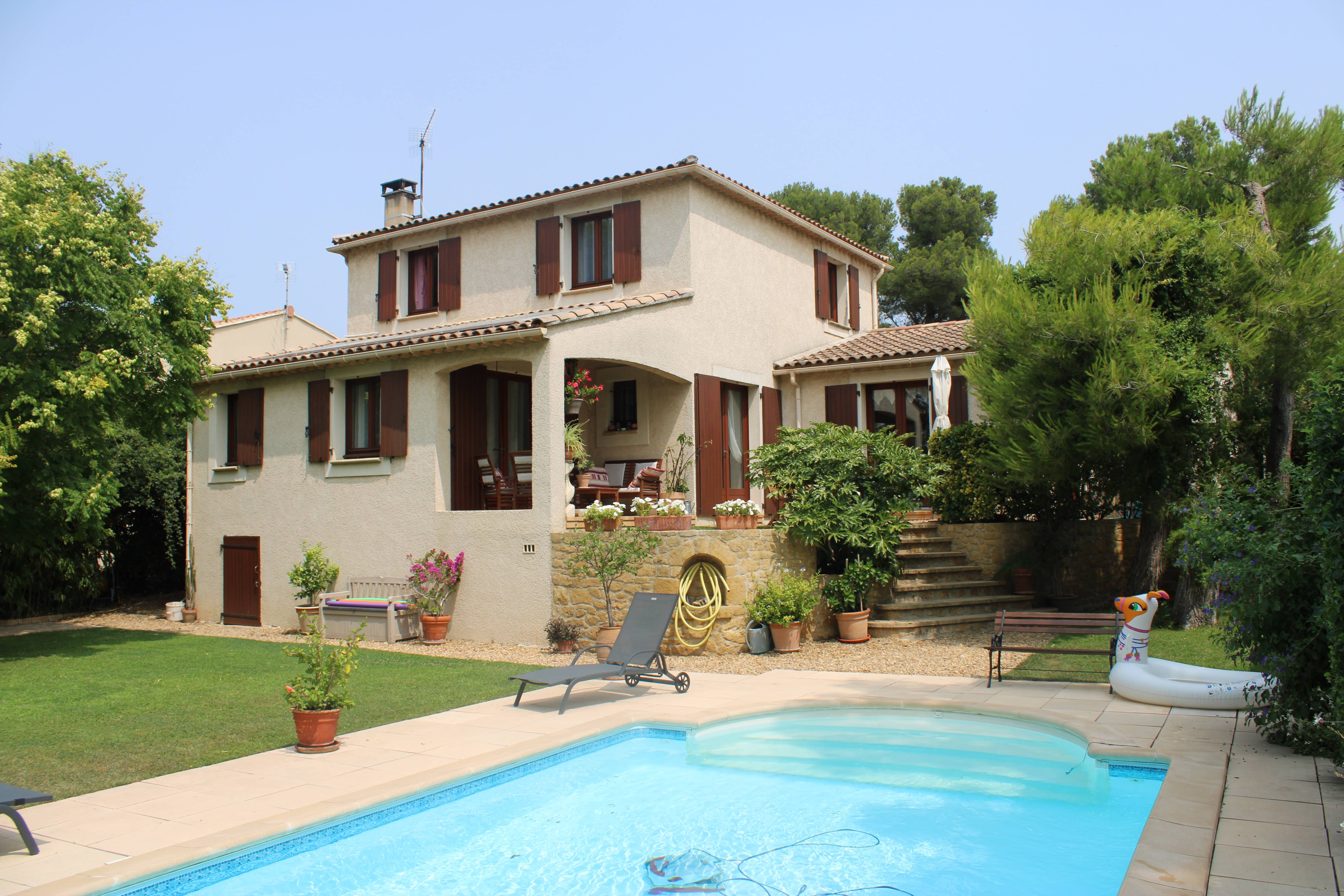 Loue villa avec piscine dans un écrin de verdure à Salon-de-Provence - 6 couchages
