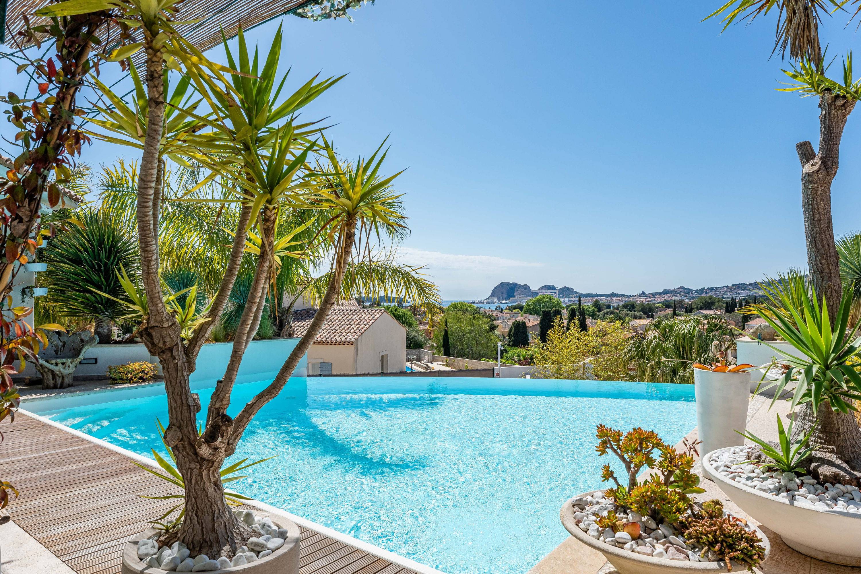 Loue villa contemporaine vue mer, plages à pied - 4 chambres, 10 couchages La Ciotat