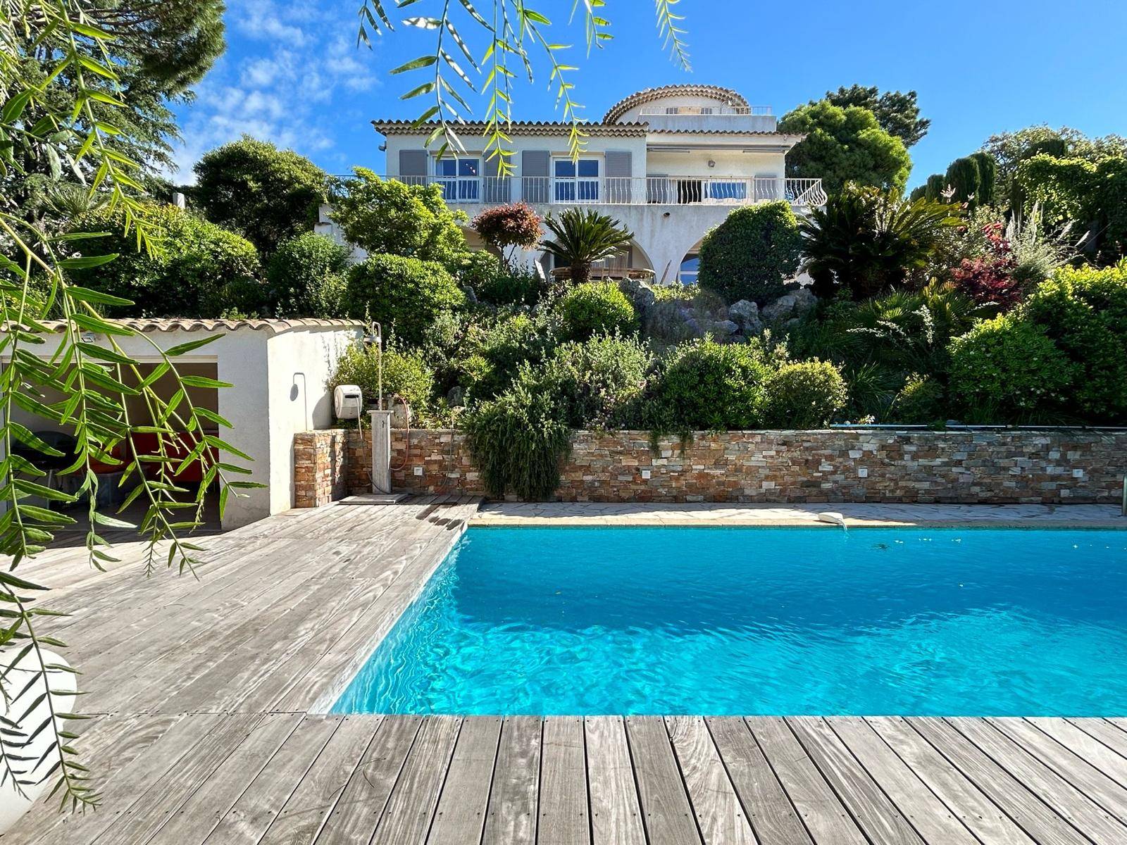 Loue villa d’exception aux Issambres - vue mer, piscine et calme absolu - 10 couchages