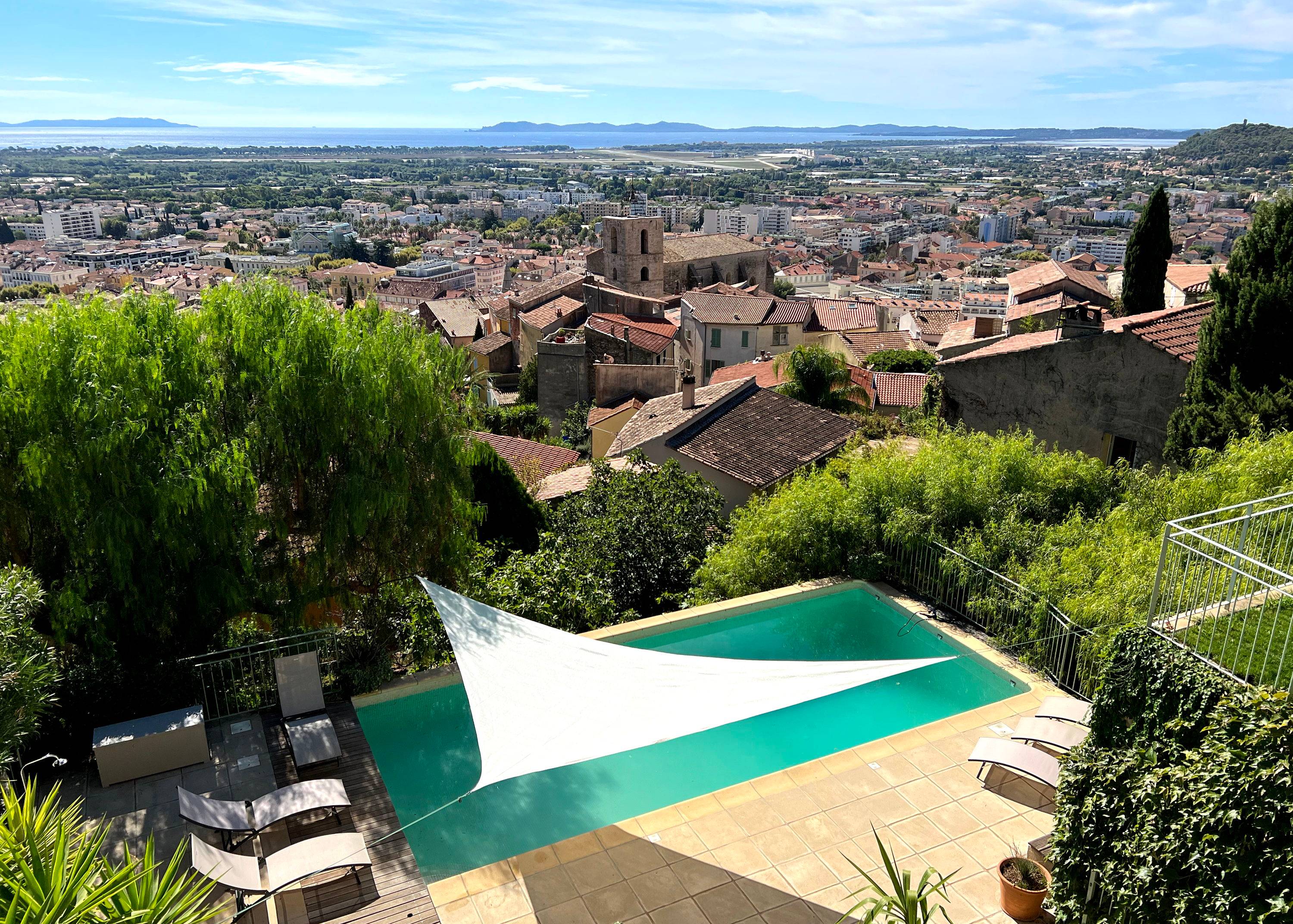 Loue maison à Hyères avec piscine, vue époustouflante sur les Iles d’Or - 10 couchages