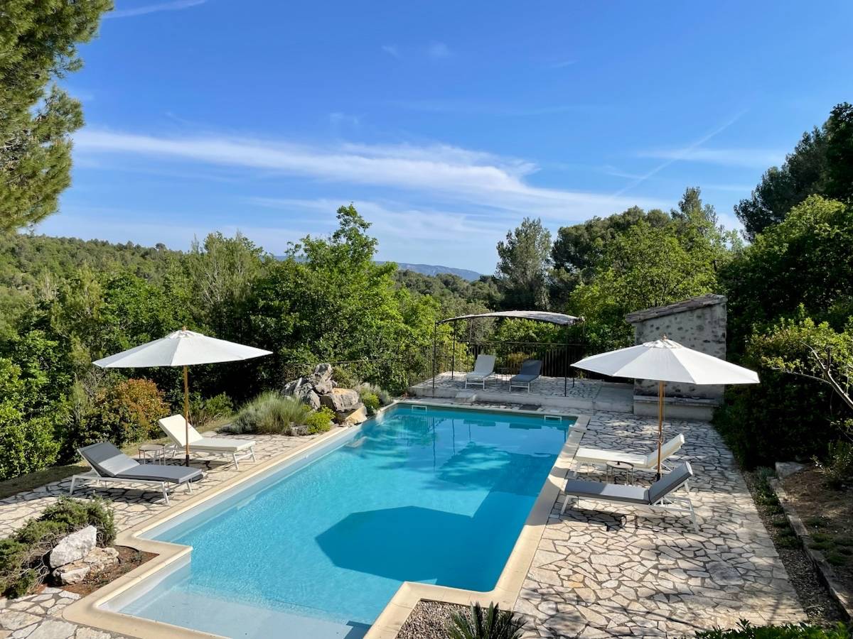 Loue Villa Jonoloy moderne avec piscine et vue magnifique, 8 couchages Isle sur la Sorgue (84)