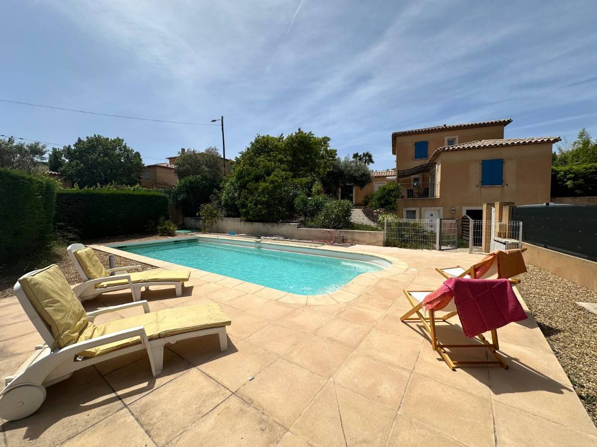 Loue villa au Brusc : plages, port, Cap Sicié à pied - 3 chambres, 8 couchages