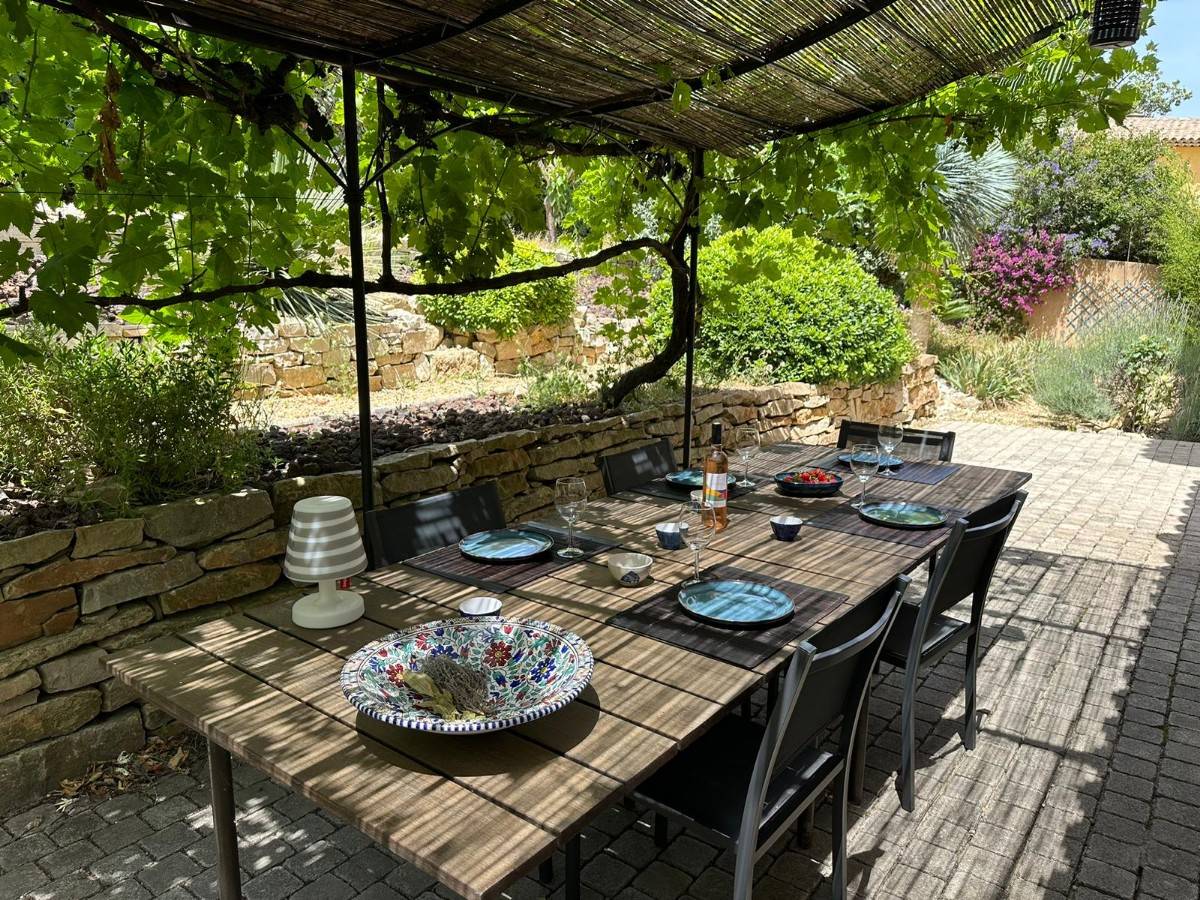 Loue villa Lantana au Brusc, Six-Fours-les-Plages : plages, port, Cap Sicié à pied - 4 chambres, 8 couchages