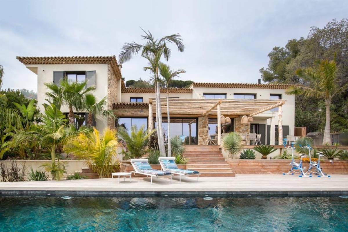 Loue villa luxueuse charme vue mer jardin exotique accès plage Rayol (83) - 12 couchages