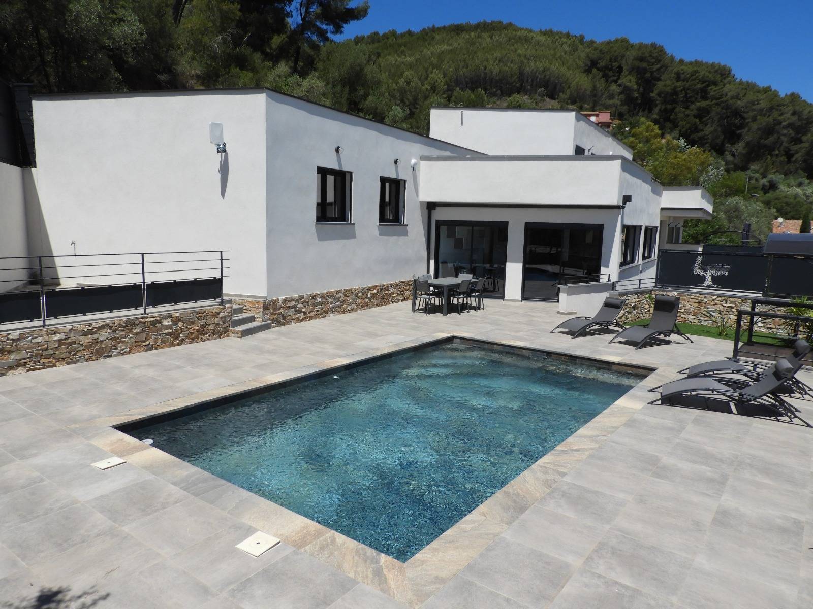 Loue Villa meublée 114m² avec grande piscine - 3 chambres - Cuers (83)