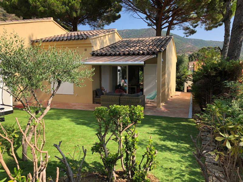 Loue villa meublée pieds dans l’eau - 4 couchages - Le Lavandou (83)