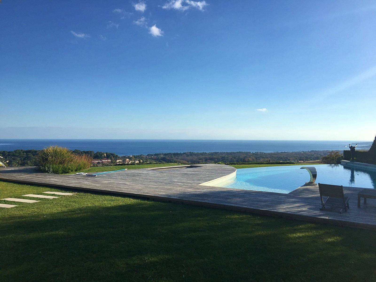 Loue villa contemporaine vue mer panoramique Côte d’Azur - 8 couchages - Villeneuve-Loubet