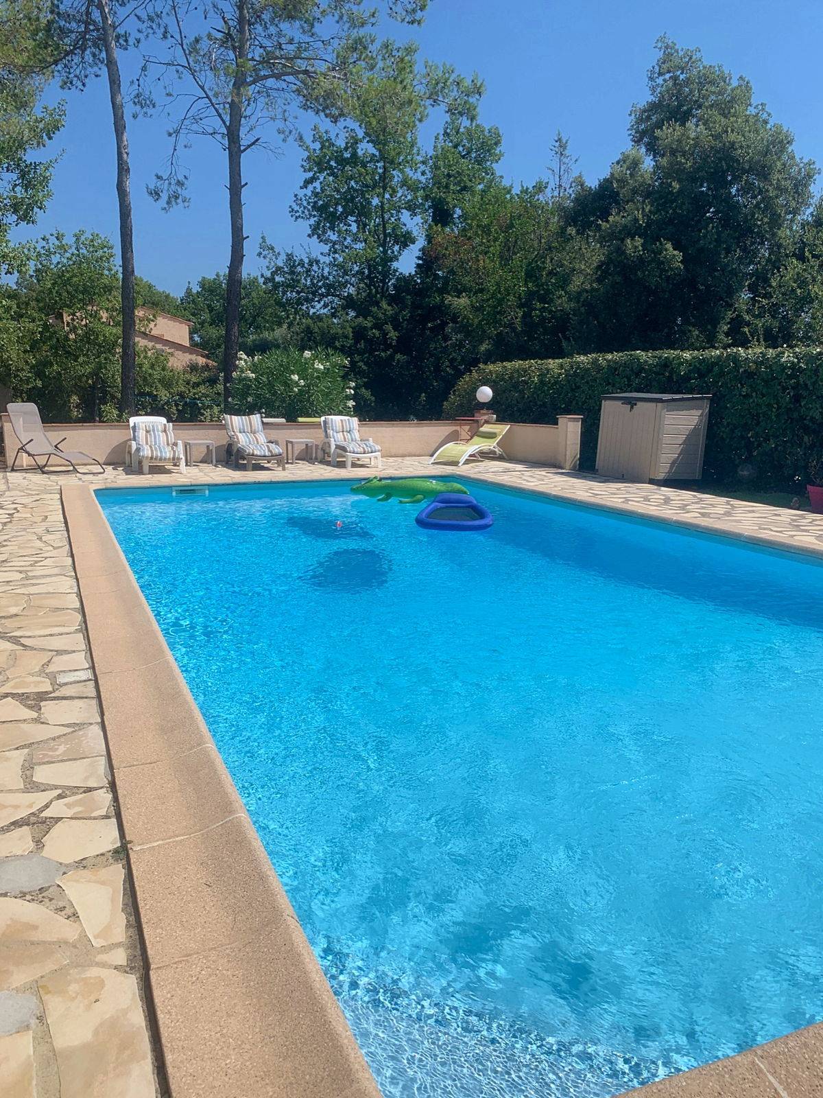 Loue villa avec piscine 3 chambres - 6 couchages - Bagnols en Foret (83)