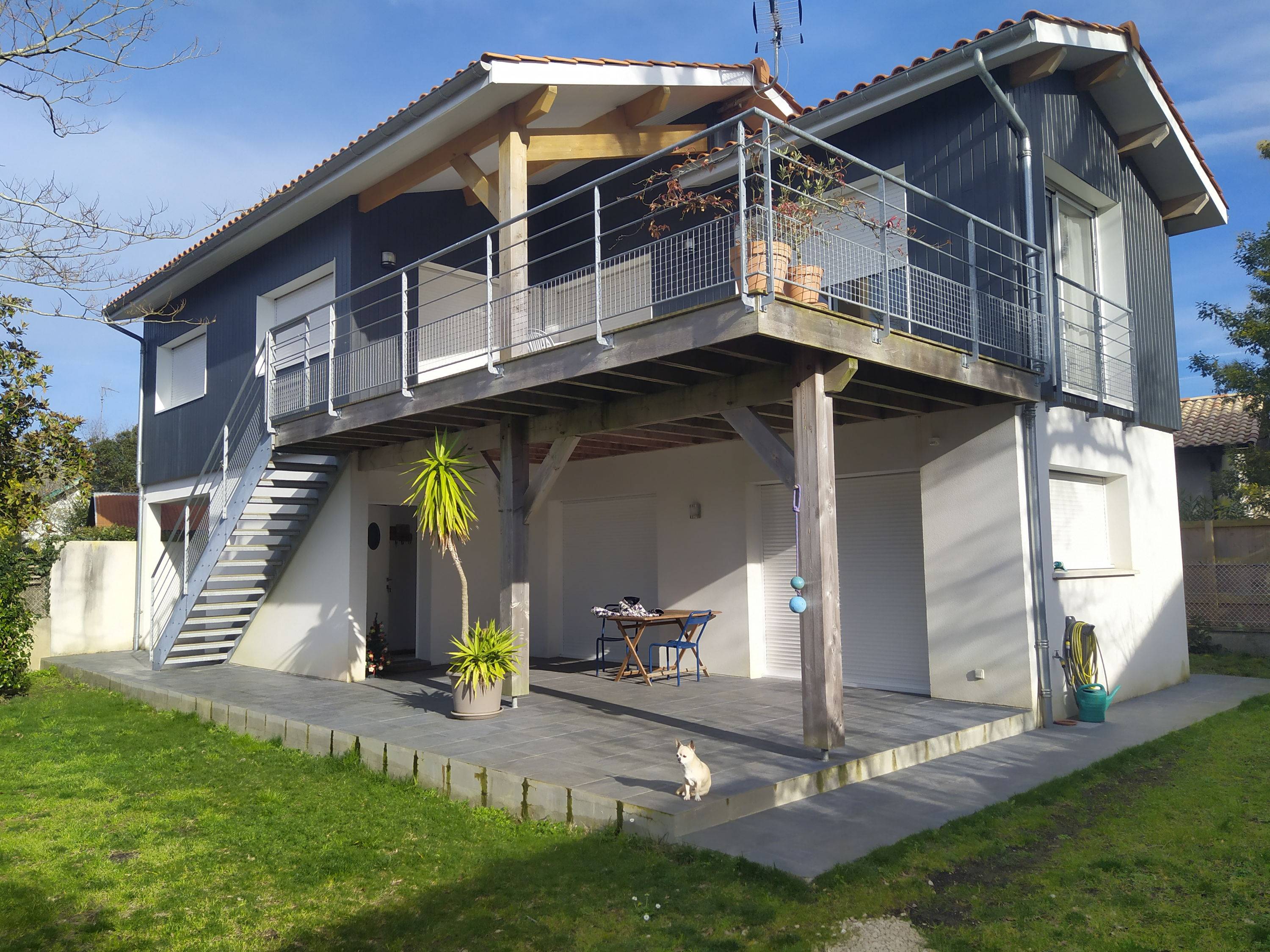 Vends lumineuse villa récente, 165m², en seconde ligne, à deux pas de la plage