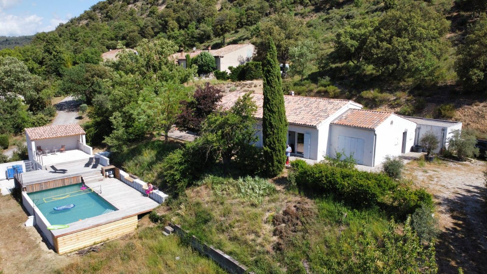 Loue villa avec piscine à Allemagne-en-Provence (04) - 3 chambres, 6 couchages