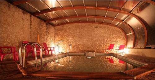 Loue villa avec piscine chauffée, sauna et jacuzzi - Chevrainvilliers (77) - 15 couchages