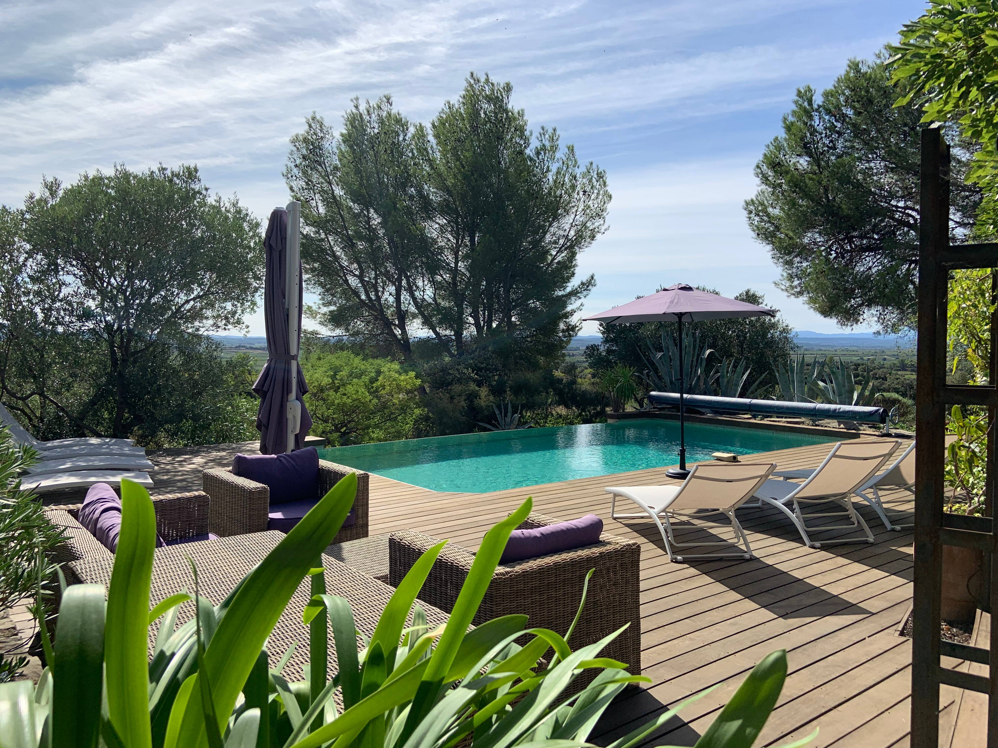 Loue villa 4* avec piscine, tennis et pétanque à Cesseras (Hérault) - 4 chambres, 8 couchages
