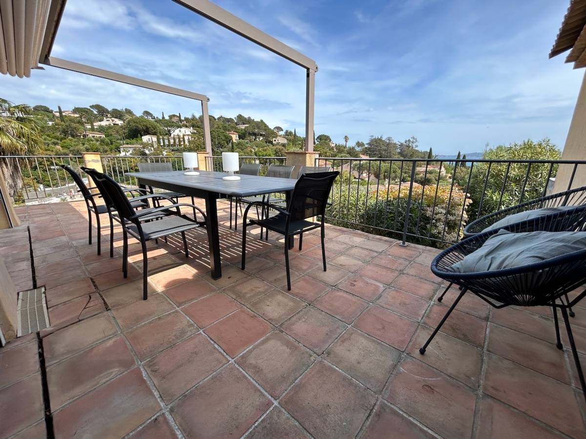 Loue Villa vue mer - Plage 5 mn à pied - 4 chambres, 8 couchages, 3 Sdb, Sainte-Maxime (83)