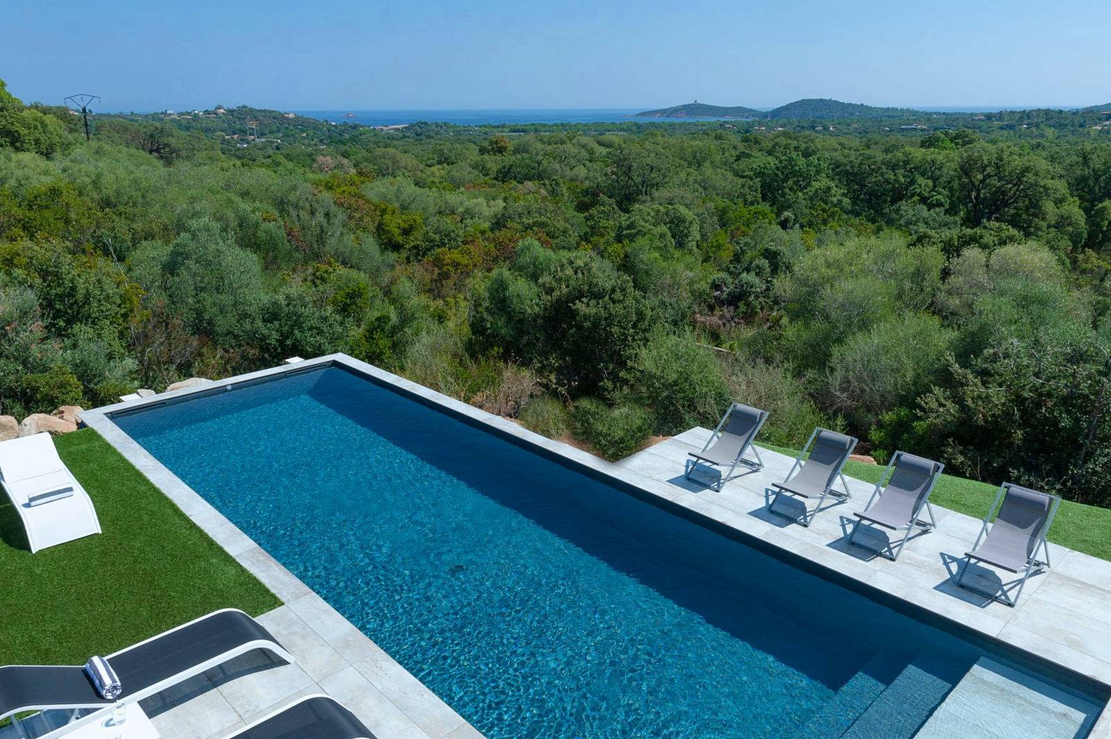 Loue villa 12 couchages vue mer - piscine, jacuzzi, hammam, salle de sport, pétanque, ping-pong à Pinarello