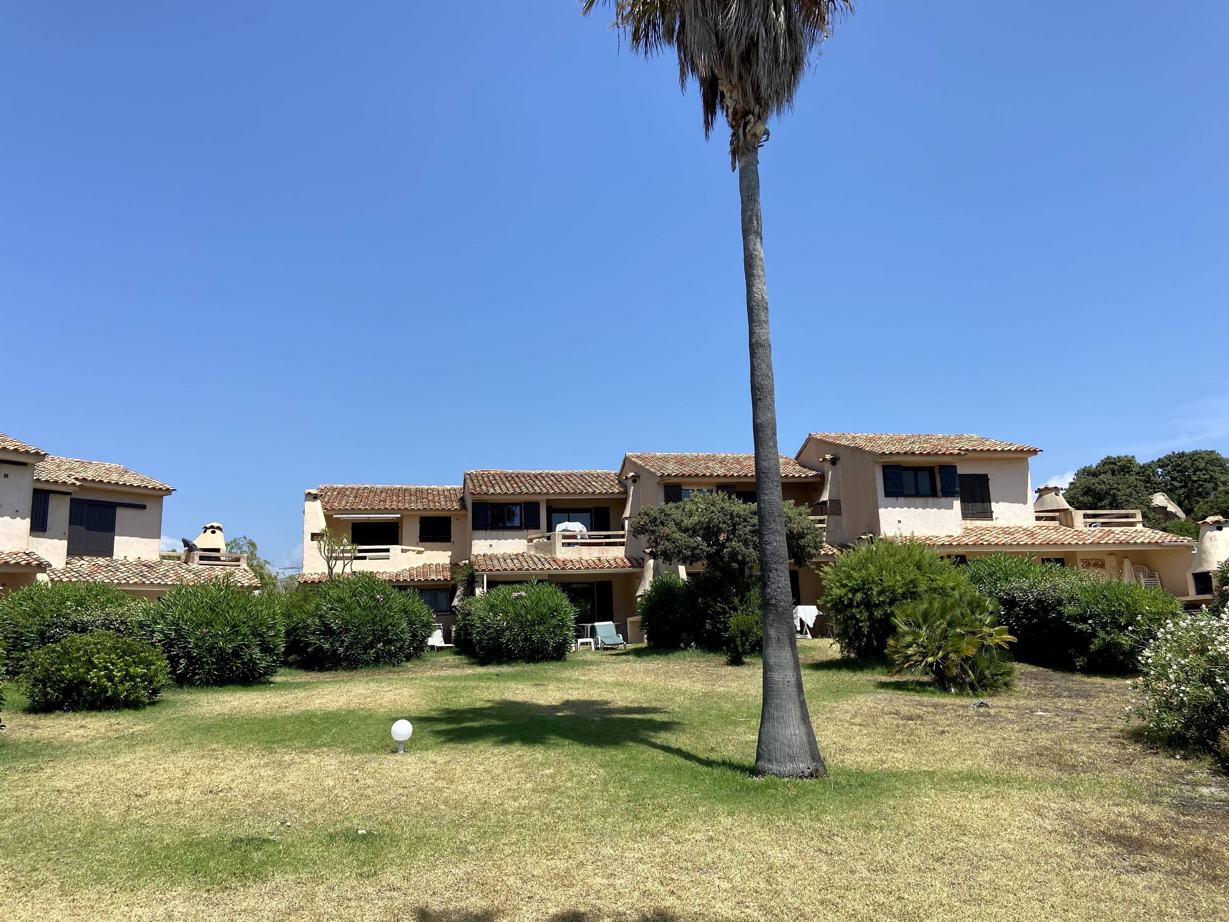 Loue Mini-villa, vue mer, située entre Palombaggia et Santa Giulia - 1 chambre, 4 couchages, Porto-Vecchio