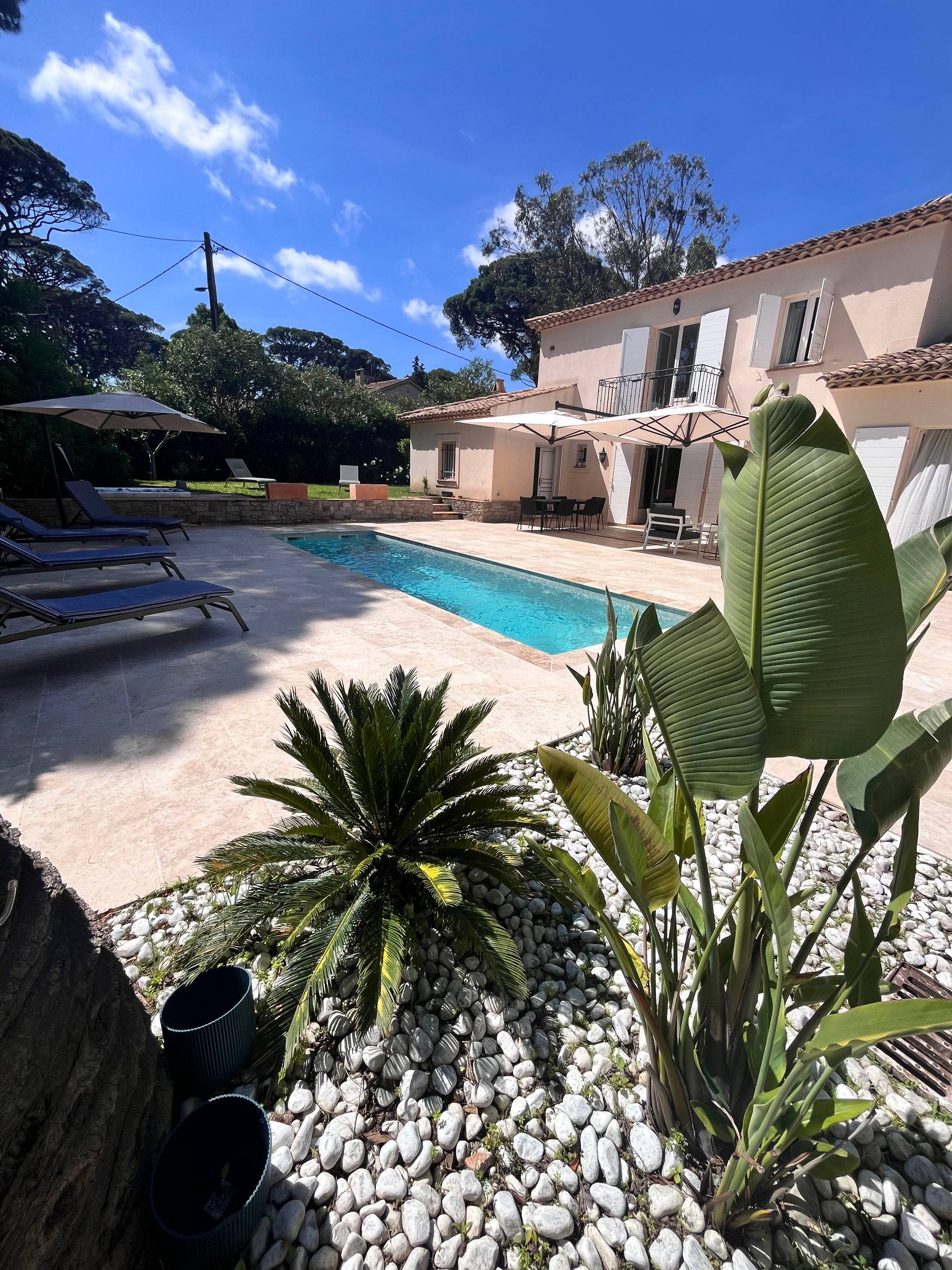 Loue villa à Saint-Tropez à 150 mètres de la plage - 6 couchages - 3 ch