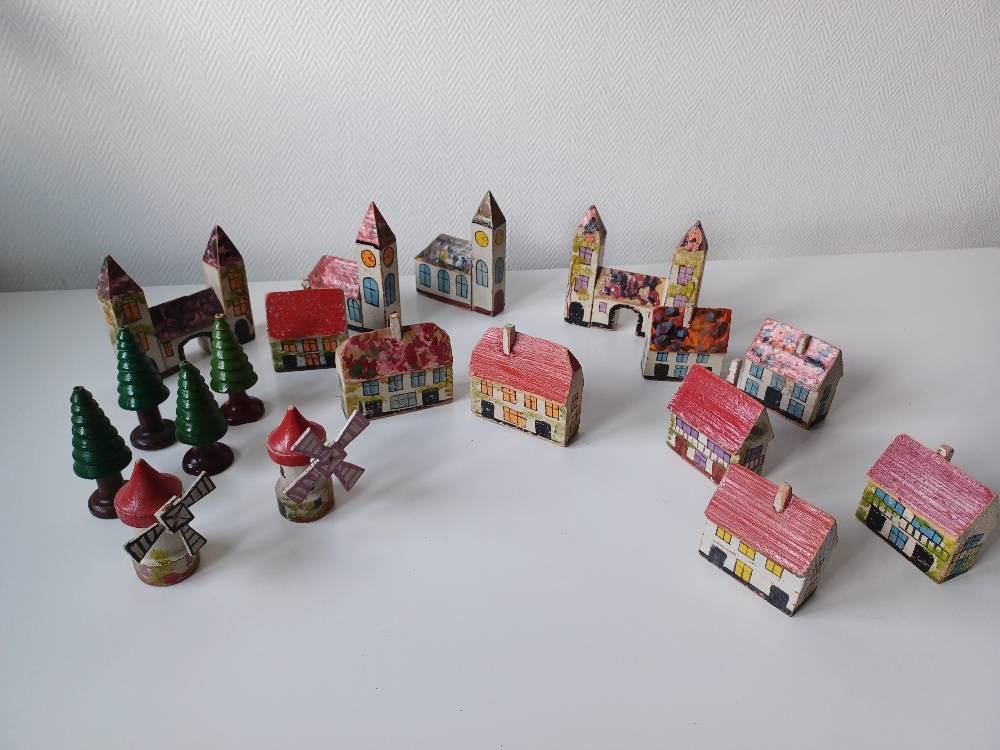 Jeu Ancien Village En Bois Peint à La Main Début 1900 - Rare, Pièce De Collection