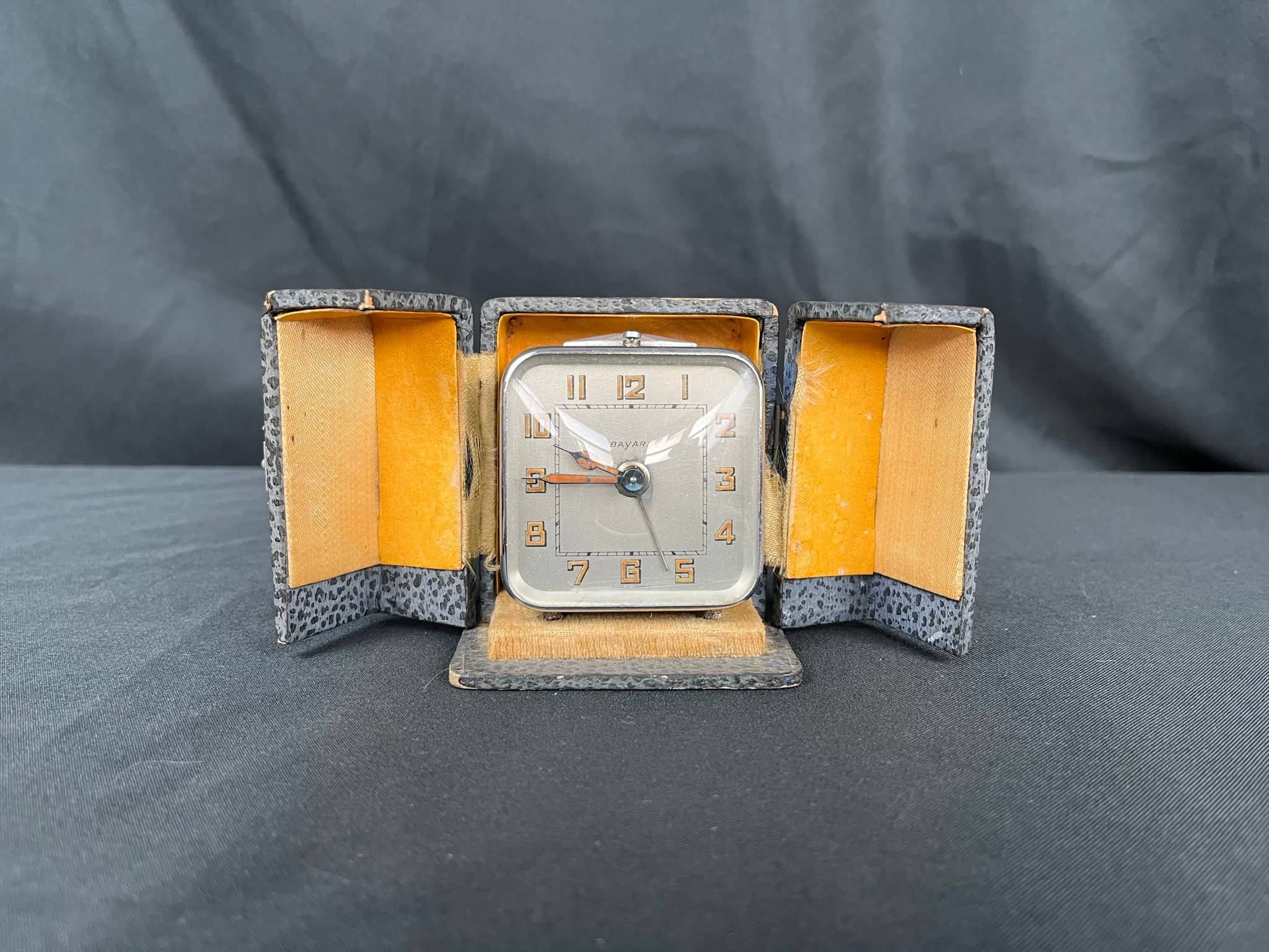 Réveil de voyage - Montres & Bijoux