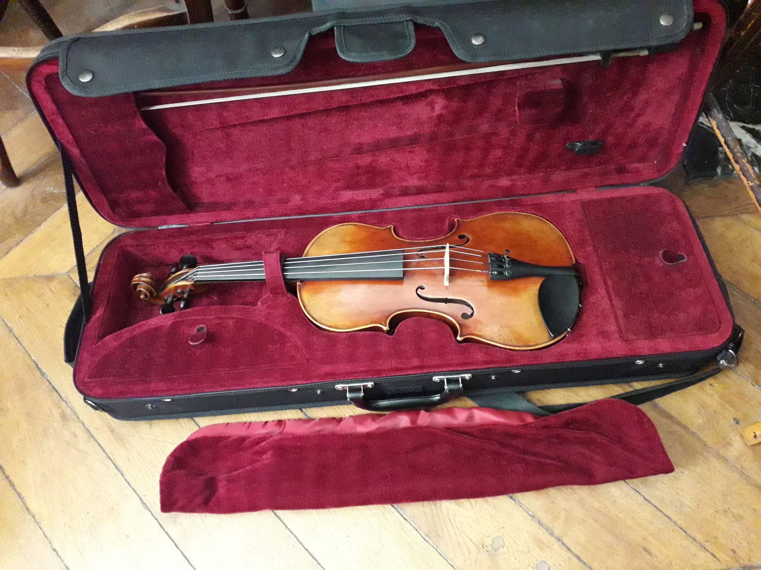 Vends violon alto 3/4  (taille 36 cm) avec archet, épaulière et étui