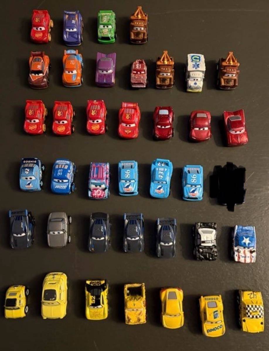 Vends mini voitures Cars Disney en métal neuves