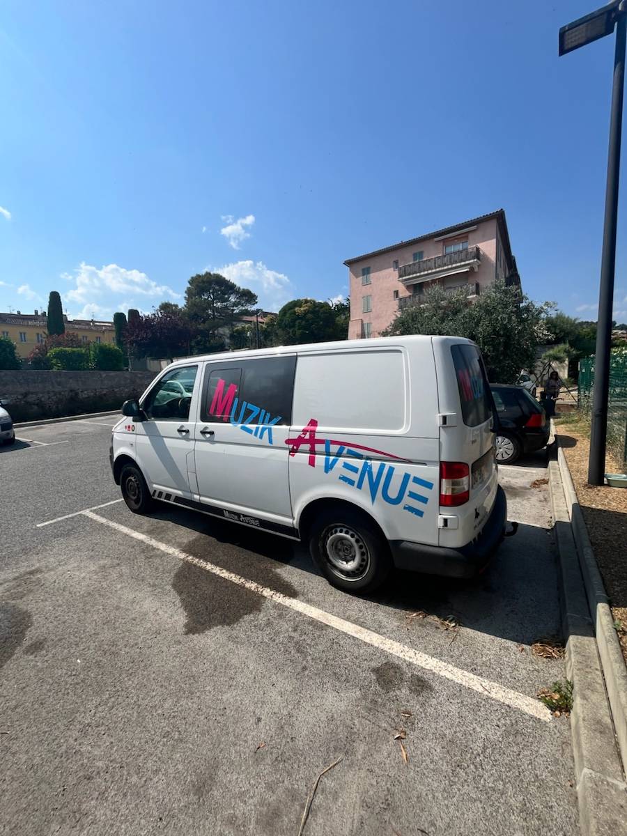 Vends Volkswagen Transporter T5 VAN 2.0 TDI 140 cv, 2014, 329600km