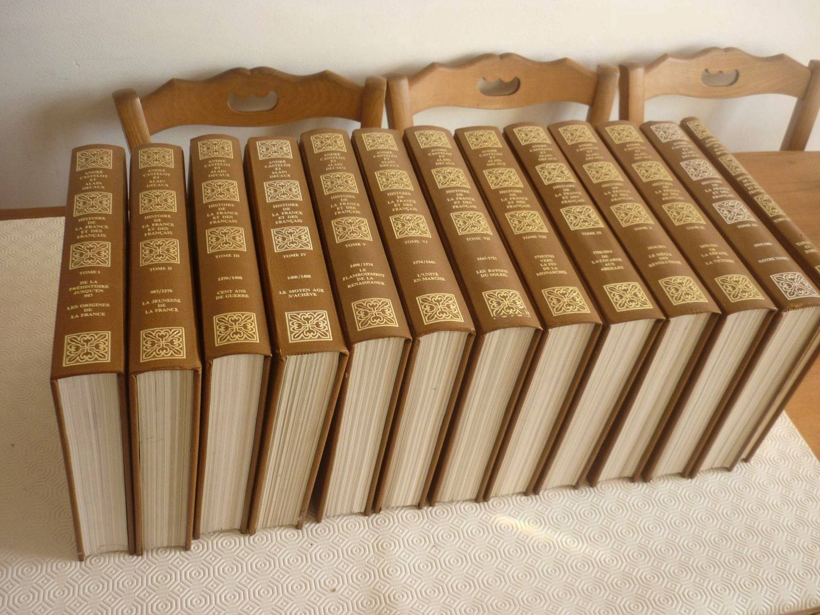 13 volumes "histoire de France " par  A.Castelot  et  A.Decaux
