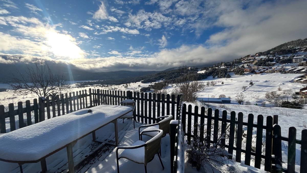 Loue gîte du XVIIIème - 16 couchages au cœur du village-station des Angles, vue lac et montagnes