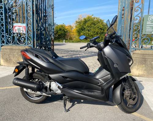 YAMAHA XMAX 125