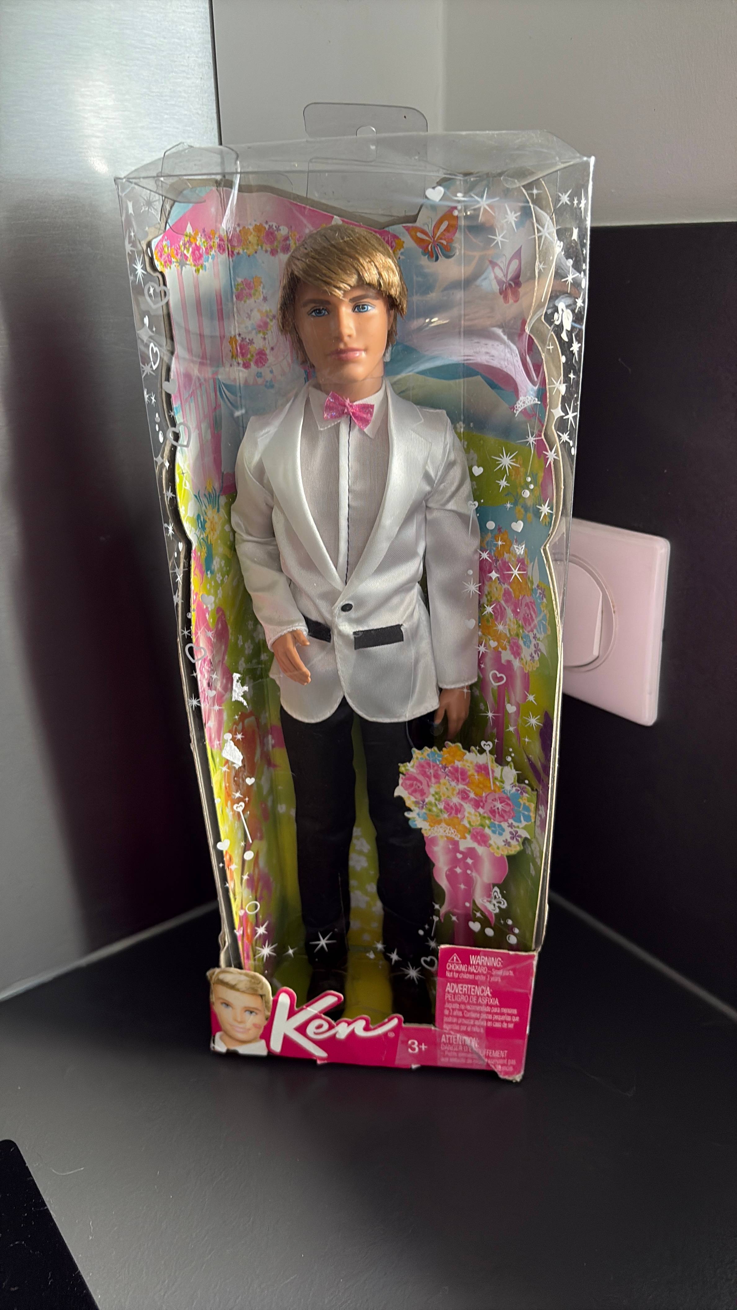 Vends poupée ken marque Barbie W2864